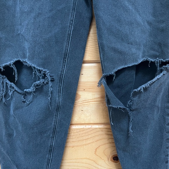 American Eagle Women’s Relaxed Mom Jean - Picture 3 of 6